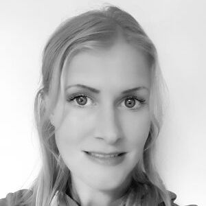 Kvinne med langt blondt hår